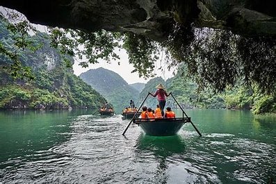 Du thuyền trong ngày  tại Vịnh Hạ Long